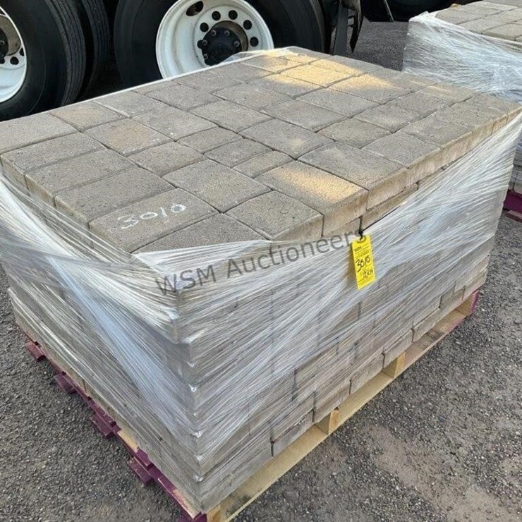 PALLET OF STONE PAVERS