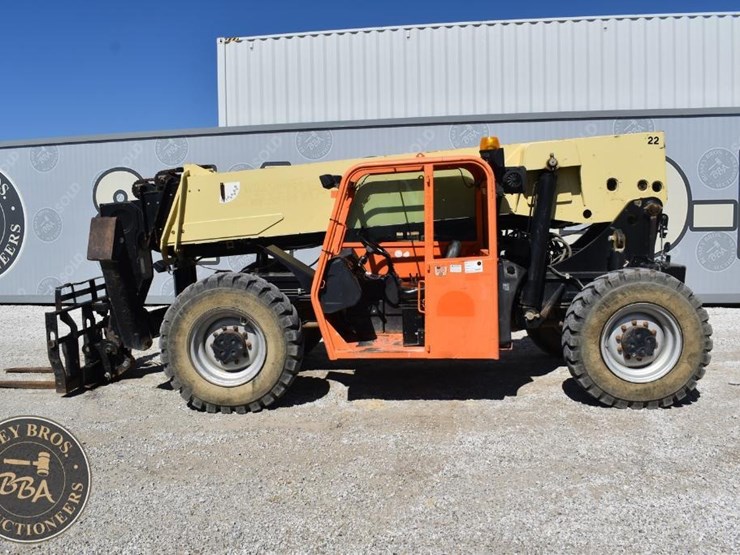 2014-jlg-g12-55a-image-2