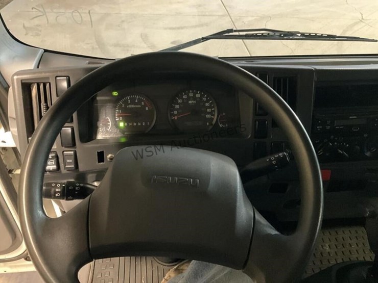 2016-isuzu-npr-image-15