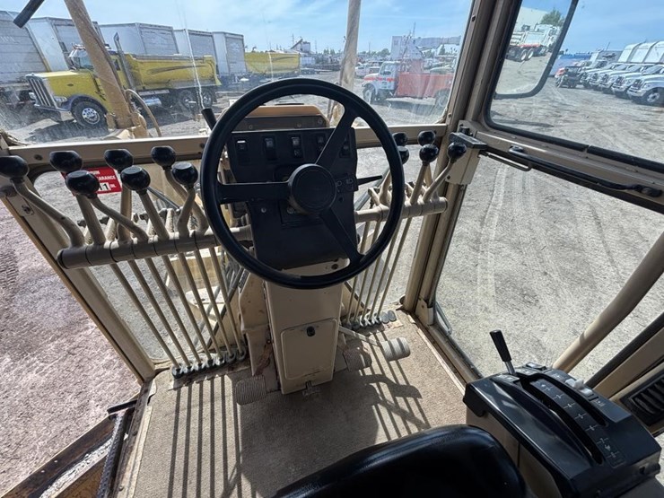 2006-caterpillar-143h-image-44