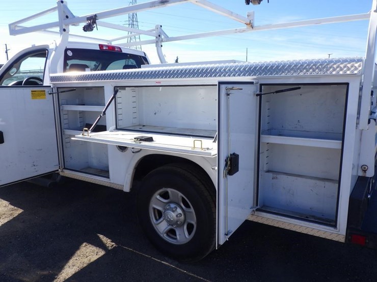 2018-dodge-3500-image-8