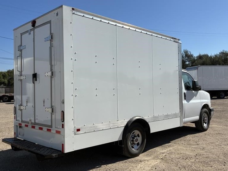 2023-gmc-3500-image-3