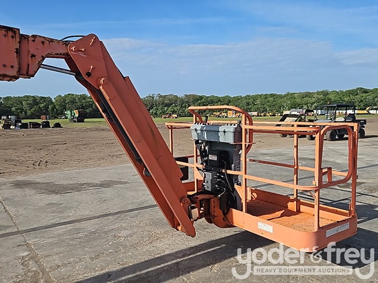 2011-jlg-860sj-image-11