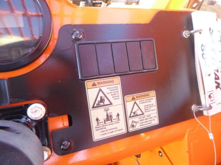 2018-jlg-8042-image-25