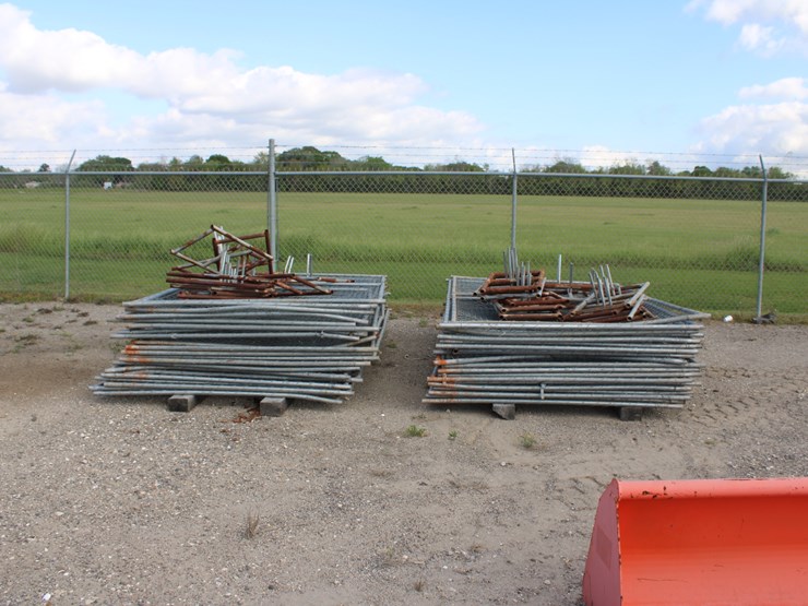 #1092-•-temporary-chain-link-fence-approximately-300'-image-1