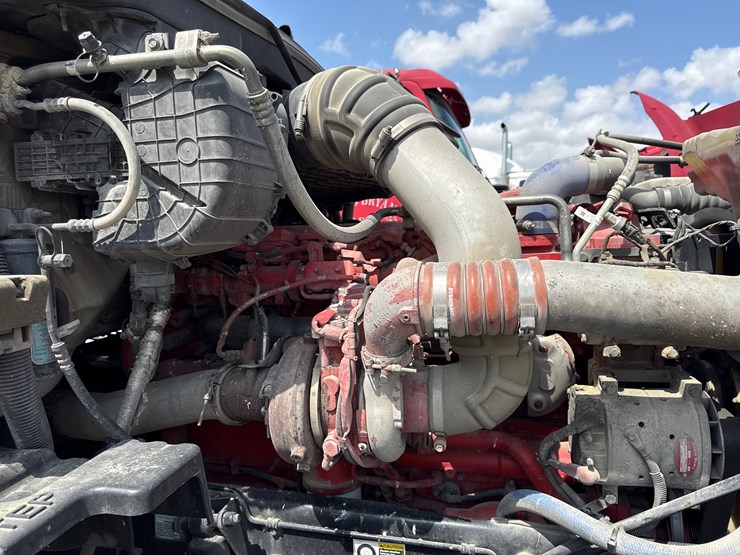 2016-peterbilt-579-image-81