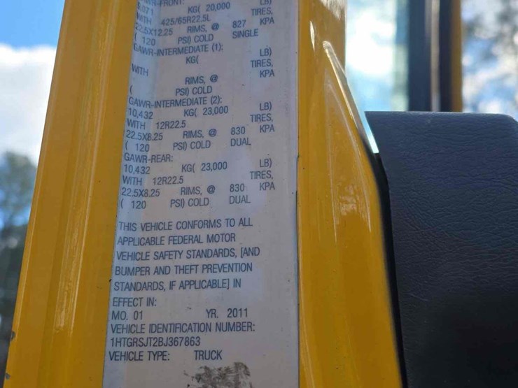 2011-international-7600-image-9