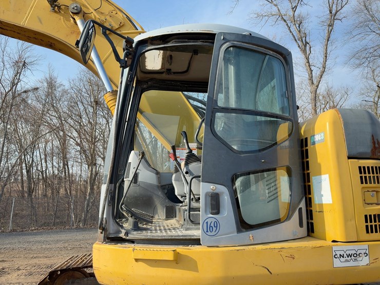 2009-komatsu-pc228us-lc-3e0-image-36