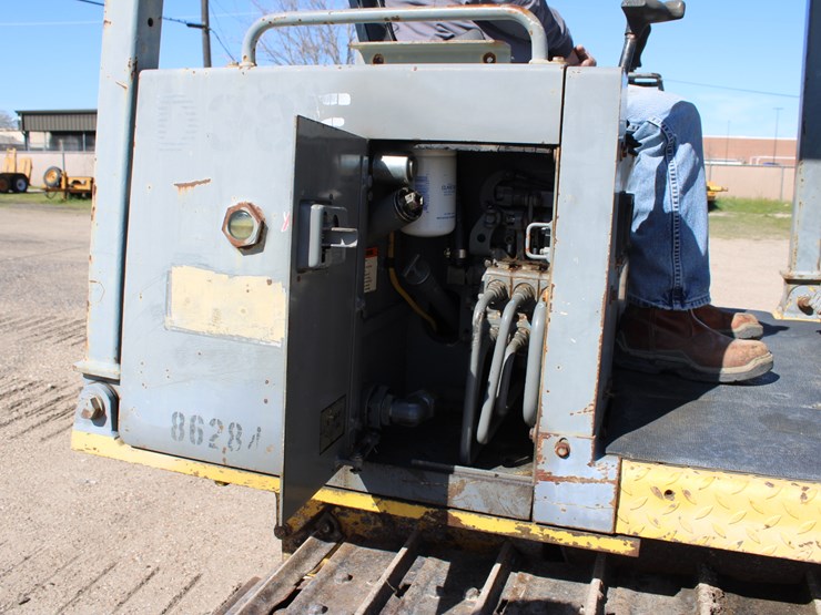 2001-komatsu-d38e-image-5