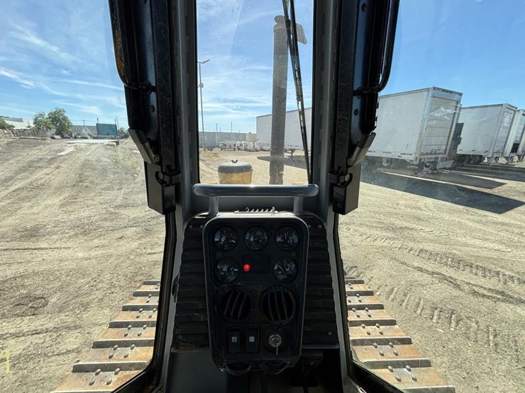 2002-caterpillar-d3g-image-26