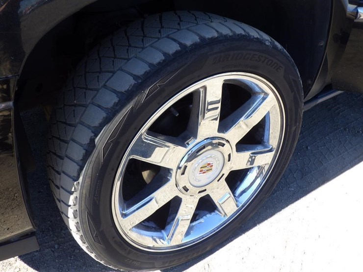 2009-cadillac-escalade-image-13