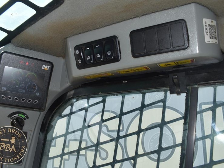 2023-caterpillar-259d3-image-45