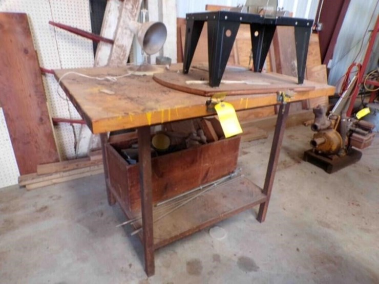 shop-table-with-router-stand-image-1