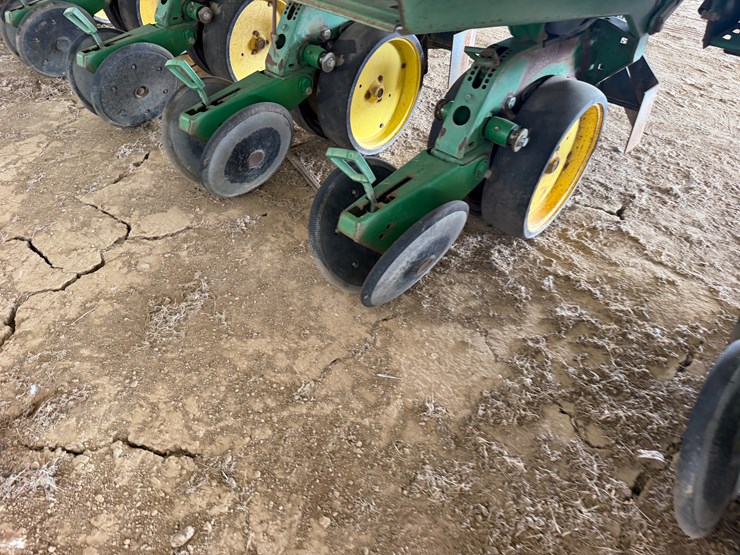 john-deere-7300-image-19