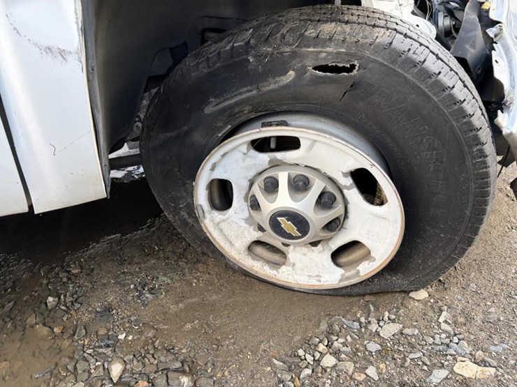 2013-chevrolet-2500-image-5