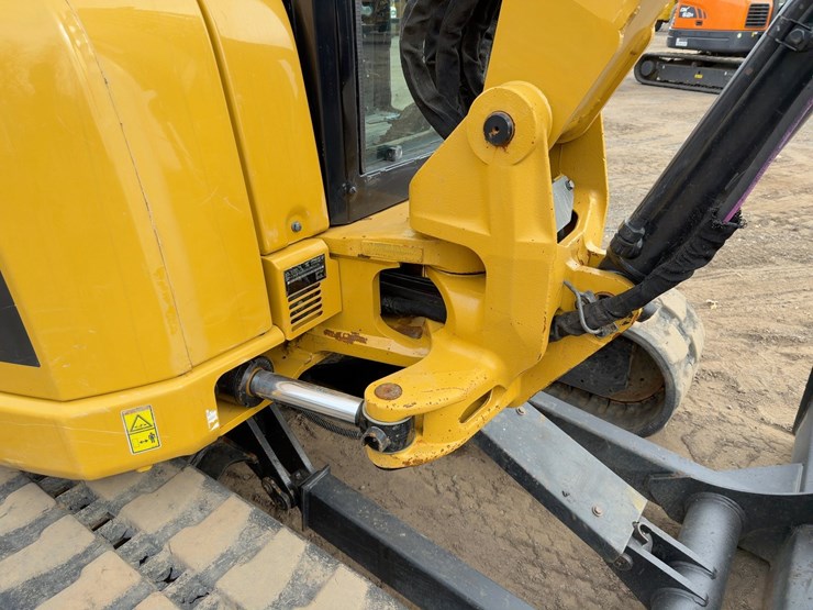 2017-caterpillar-305e2-cr-image-18