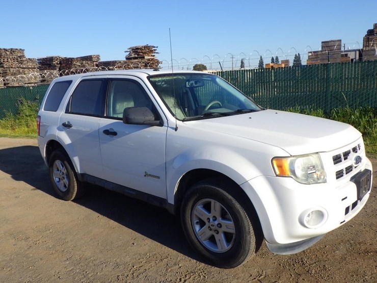 2011-ford-escape-image-2