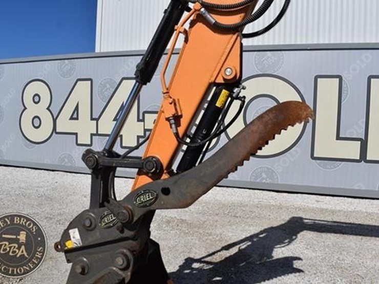 2022-case-cx75csr-image-34