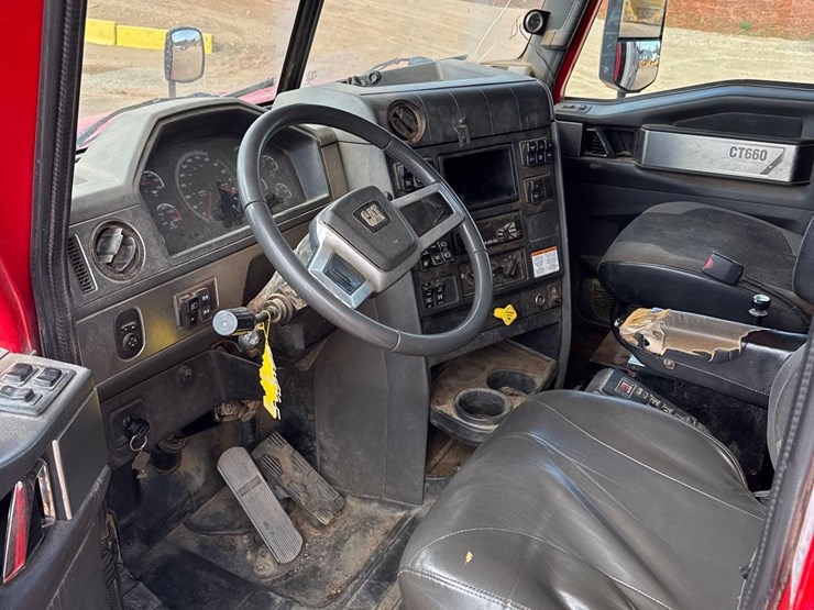 2015-caterpillar-ct660l-image-20