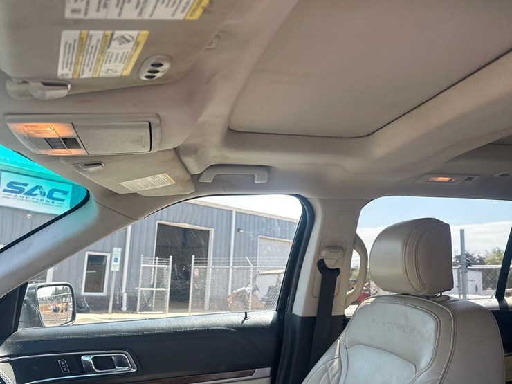 2016-ford-explorer-platinum-image-24