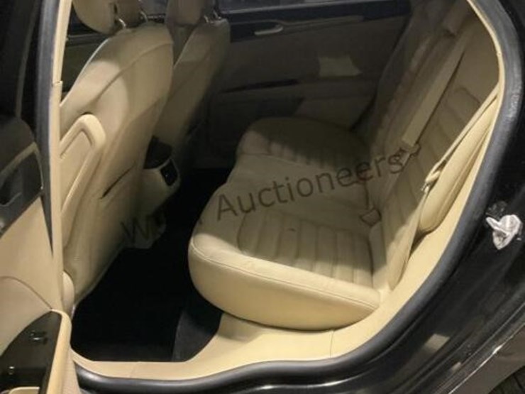 2014-ford-fusion-se-sdn-image-23