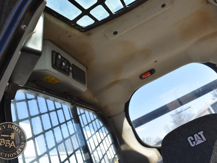 2017-caterpillar-259d-image-51