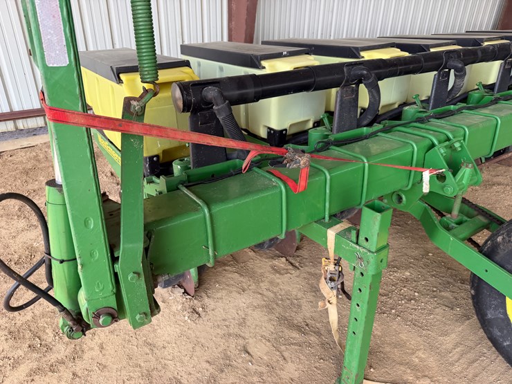 john-deere-7300-image-21