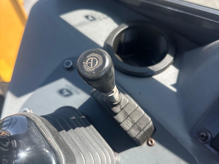 2022-john-deere-644-image-30