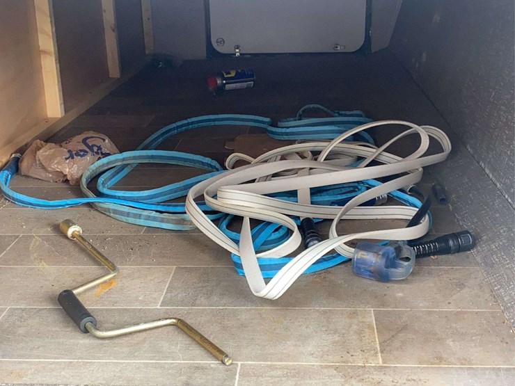 2019-dutchmen-coleman-lantern-edition-250tq-image-5