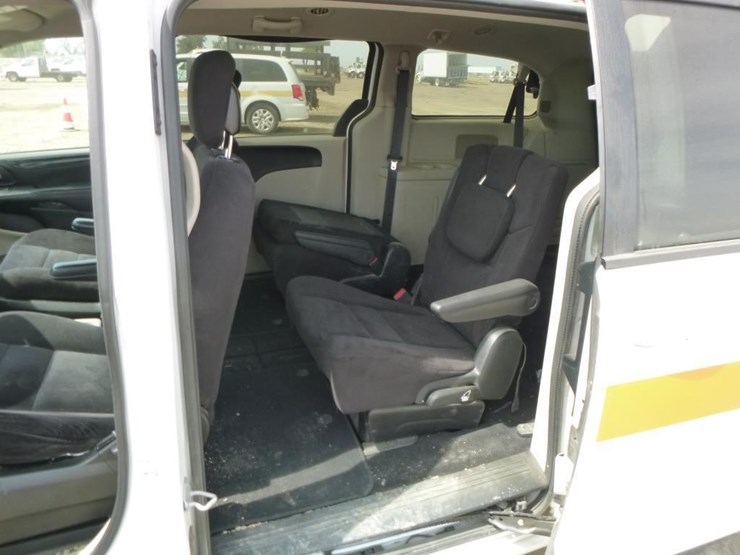 2014-dodge-grand-caravan-image-8