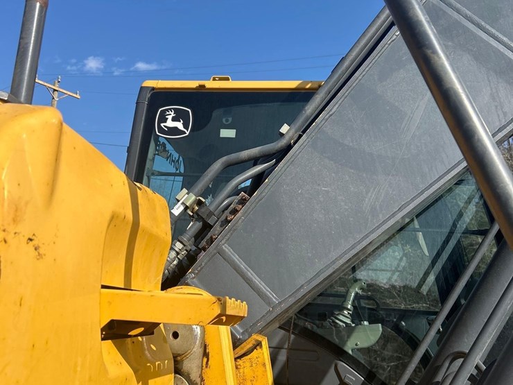 2015-deere-210g-lc-image-21