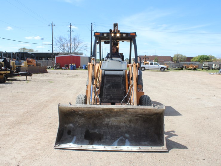 #2632-•-2012-case-580sn2d-backhoe-image-3