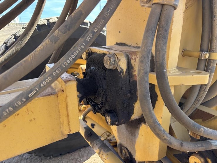 2006-caterpillar-143h-image-28