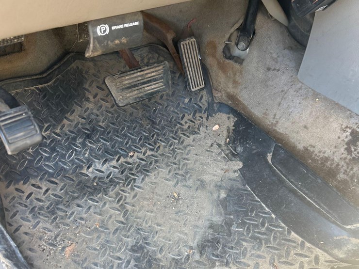 2001-chevrolet-2500hd-image-31