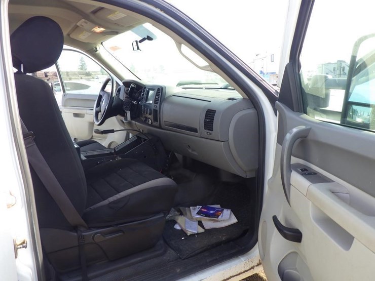 2013-chevrolet-3500hd-image-6