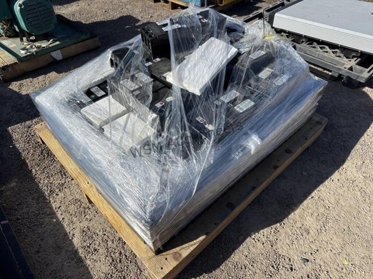 pallet-of-asst-large-breakers-image-2