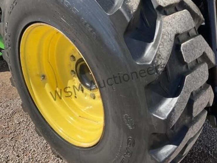 john-deere-3320-image-8