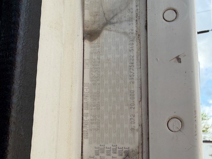 #2100-•-2008-freightliner-t10-image-7