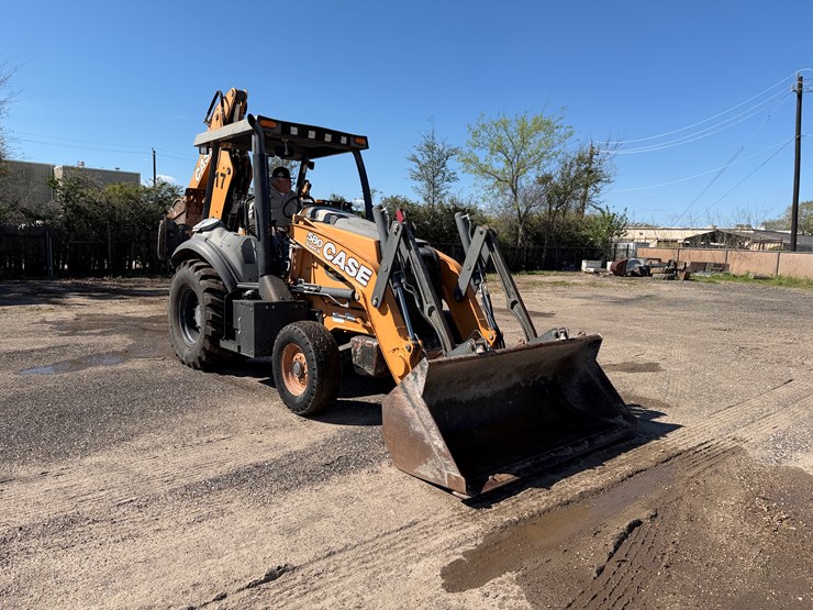 2017-case-580sn-image-1