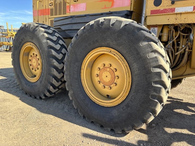 2006-caterpillar-143h-image-30