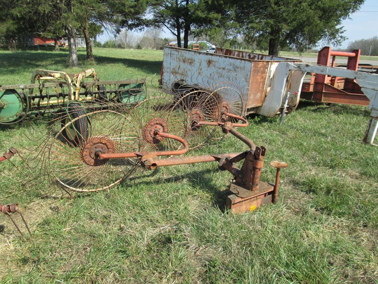 #37327-•-4-wheel-hay-rake-image-2
