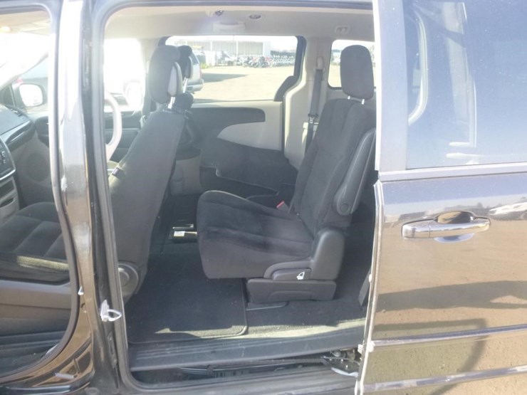 2016-dodge-grand-caravan-image-7