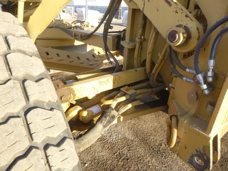 2006-caterpillar-143h-image-13