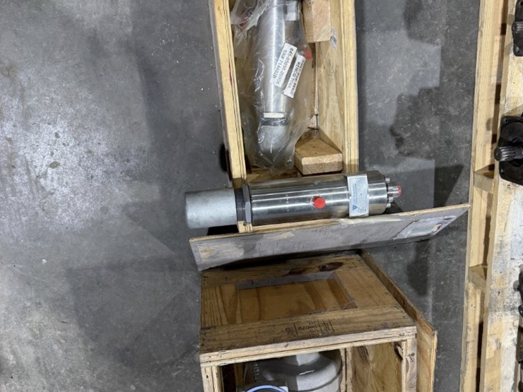 unused-(3)-cs&p-gupd-1-5/8-cold-nitrogen-cold-ends-&-(1)-1.5x2.5x6-centrifugal-pump-w/-hyd-motor-image-1