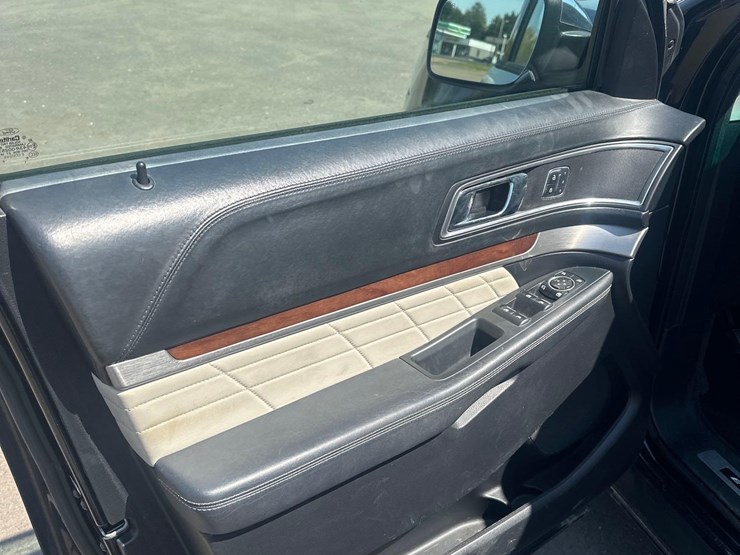 2016-ford-explorer-platinum-image-16