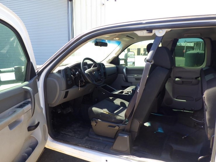 2013-chevrolet-2500hd-image-5