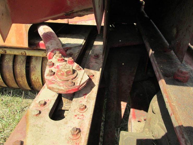 new-holland-273-image-19