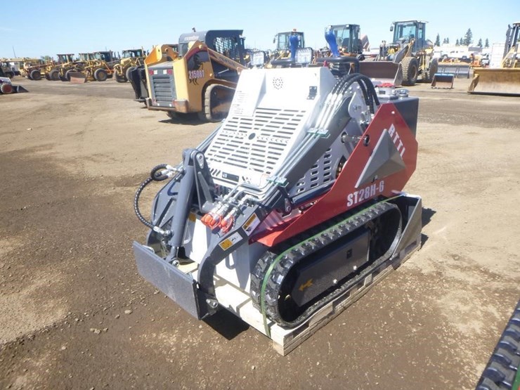 battler-st28h-6-skid-steer-track-loader-image-1