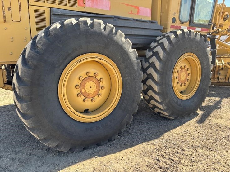 2006-caterpillar-143h-image-32