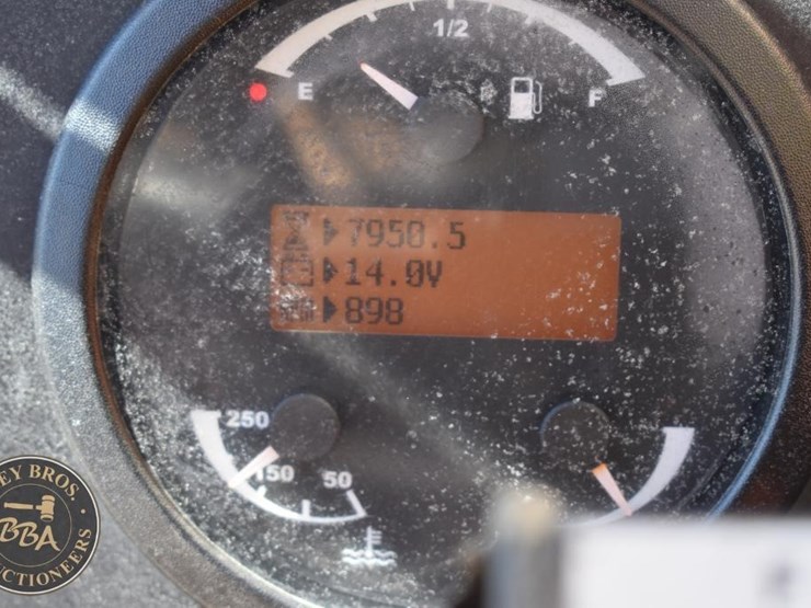 2015-jlg-g10-55a-image-60